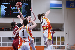 Juniors defeat Spartak in first semifinal game