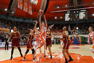 UMMC on the road dealt with Nadezhda