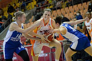 UMMC soared past Dynamo and took a hundred 