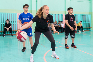 Elena Beglova holds a master class for students of School No. 91 